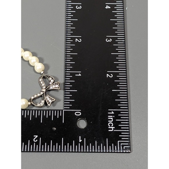 American Eagle AEO Faux Pearl Ribbon Bow Rhinestone Toggle Bracelet 7 inch - Picture 8 of 8